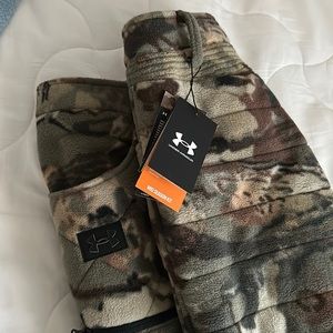 Women’s Under Armour camouflage pants, size 12, NWT!